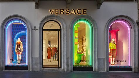 versace montenapoleone milano|versace milano.